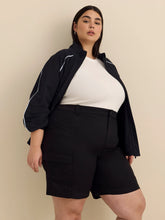 Solid Bermuda with Cargo Pockets