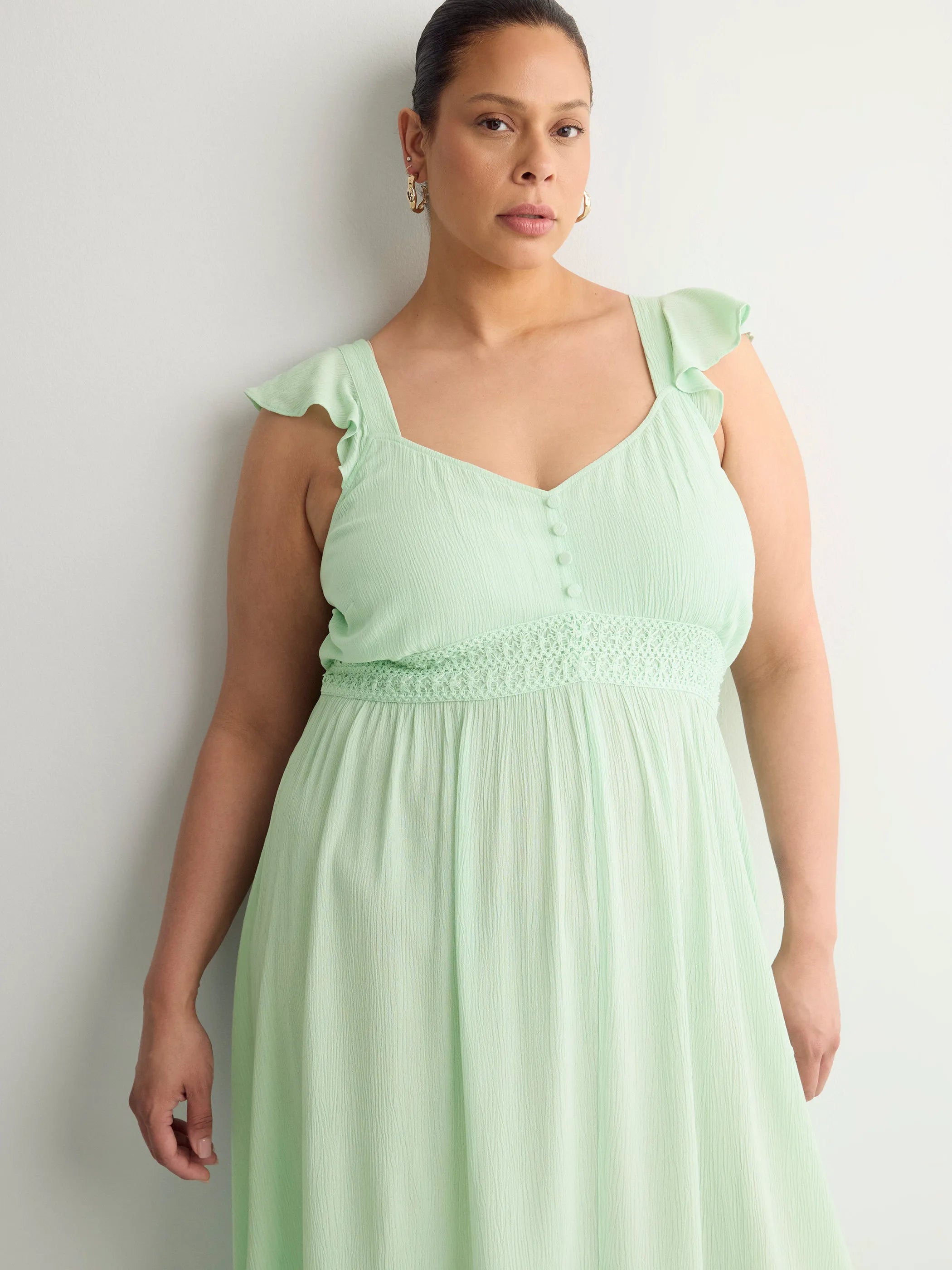 Ruffled Sleeveless Heart-Shaped Midi Dress with Crochet Tape