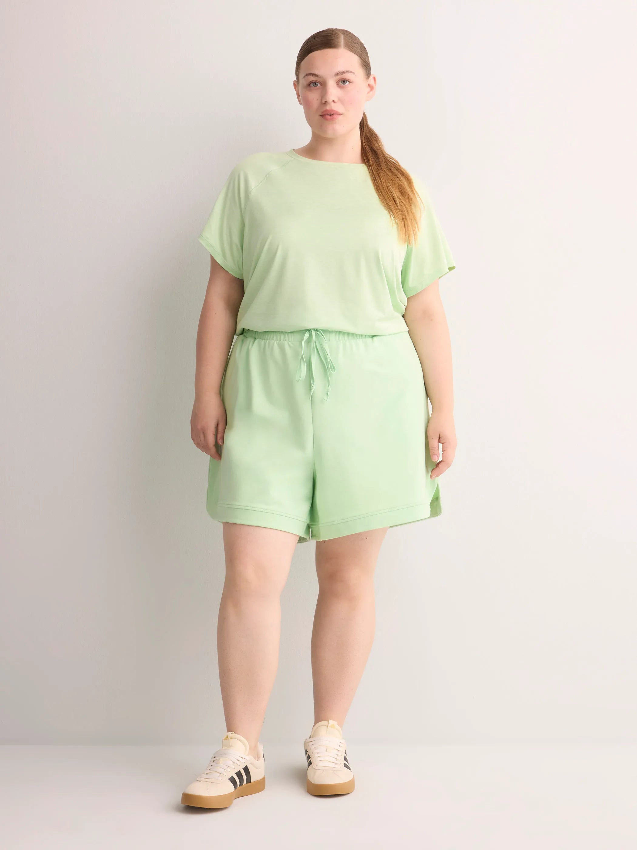 Pastel green space dye
