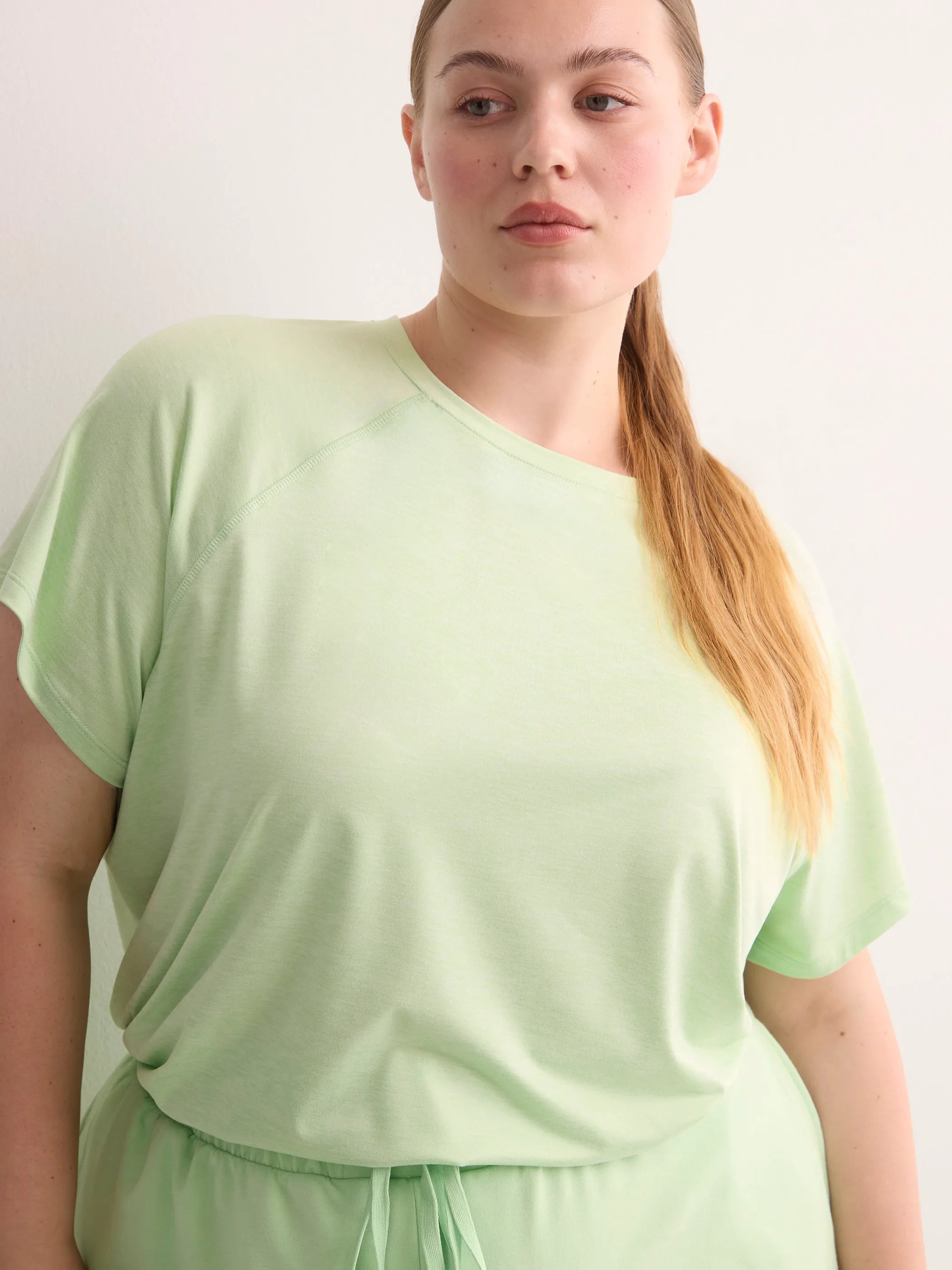 Pastel green space dye