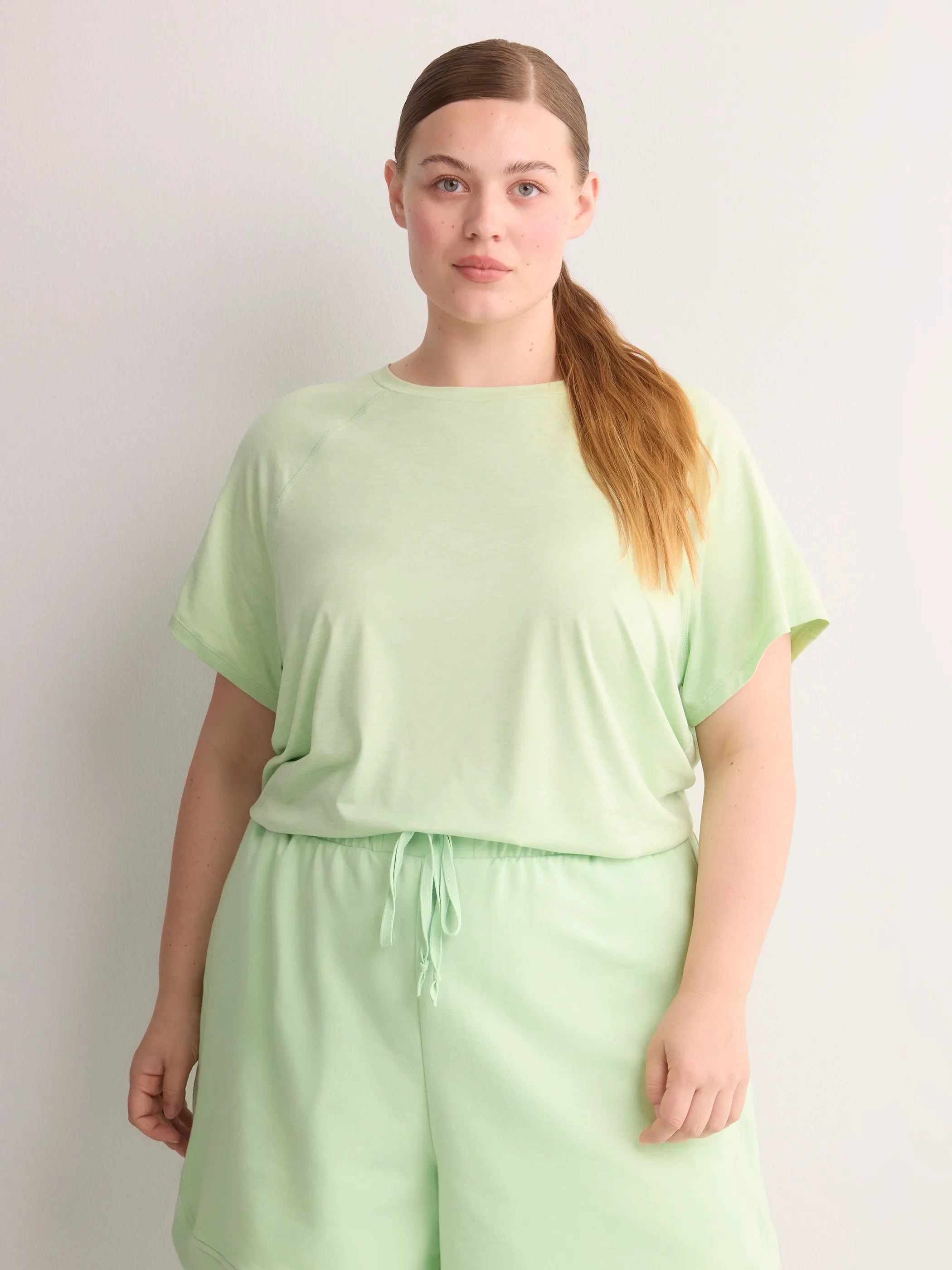 Pastel green space dye