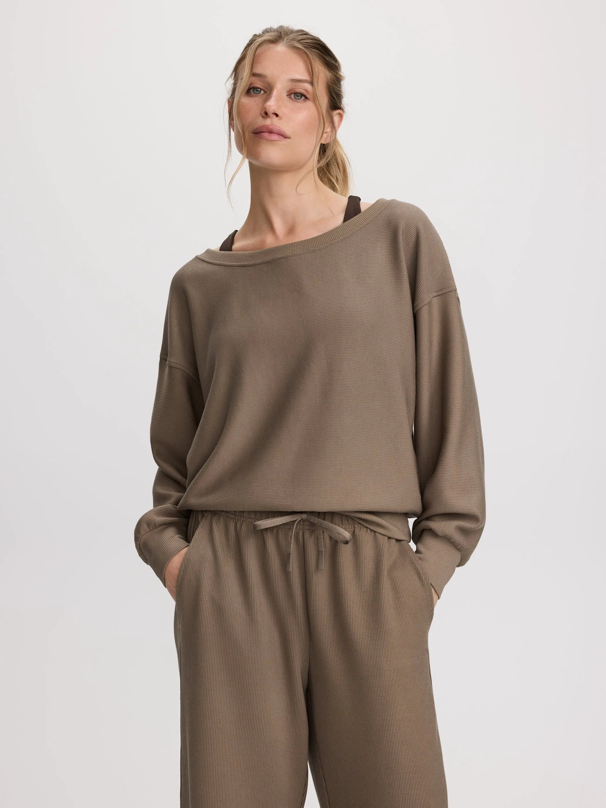 SIMPLE TAUPE